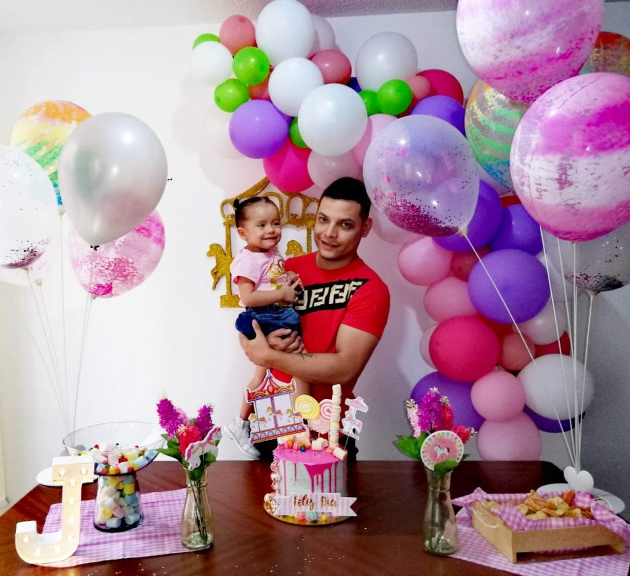 Nelson Fabián Salas Rojas, el cumpleañero y Julieta Cuellar, sobrina.